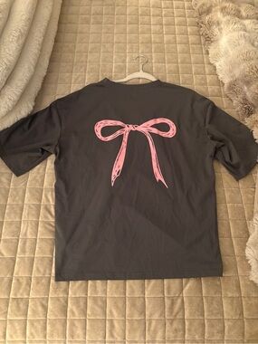 Woman’s Charcoal Teet with Pink Bow Graphic